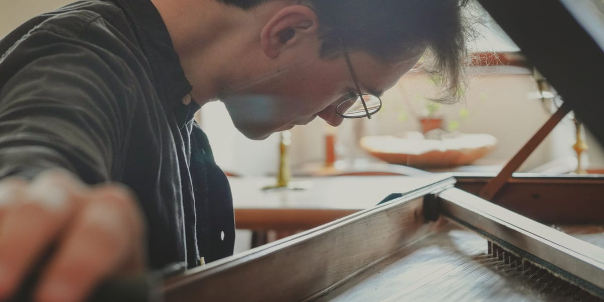 Pablo Devigo at the harpsichord