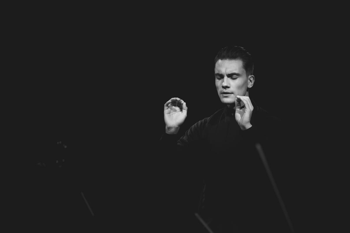 Pablo Devigo conducting during the Besançon International Conducting Competition 2021